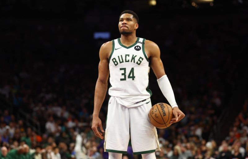 Giannis Antetokounmpo – siêu sao bóng rổ người Hy Lạp với biệt danh "Greek Freak".
