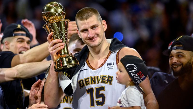 Jokić ăn mừng chức vô địch NBA cùng Denver Nuggets