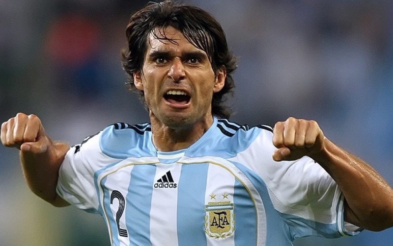 Roberto Ayala là biểu tượng của sự bền bỉ và tận tuỵ với màu áo 